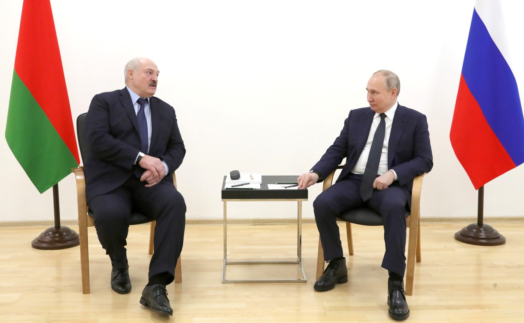 Putin, Lukaşenko ile Vostoçni Uzay Üssü’nde bir araya geldi