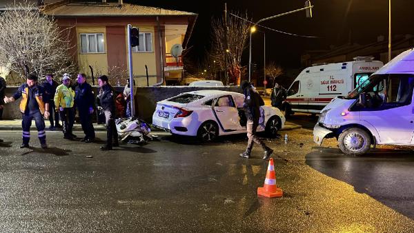 Sivas'ta üst üste iki trafik kazası: 9 yaralı