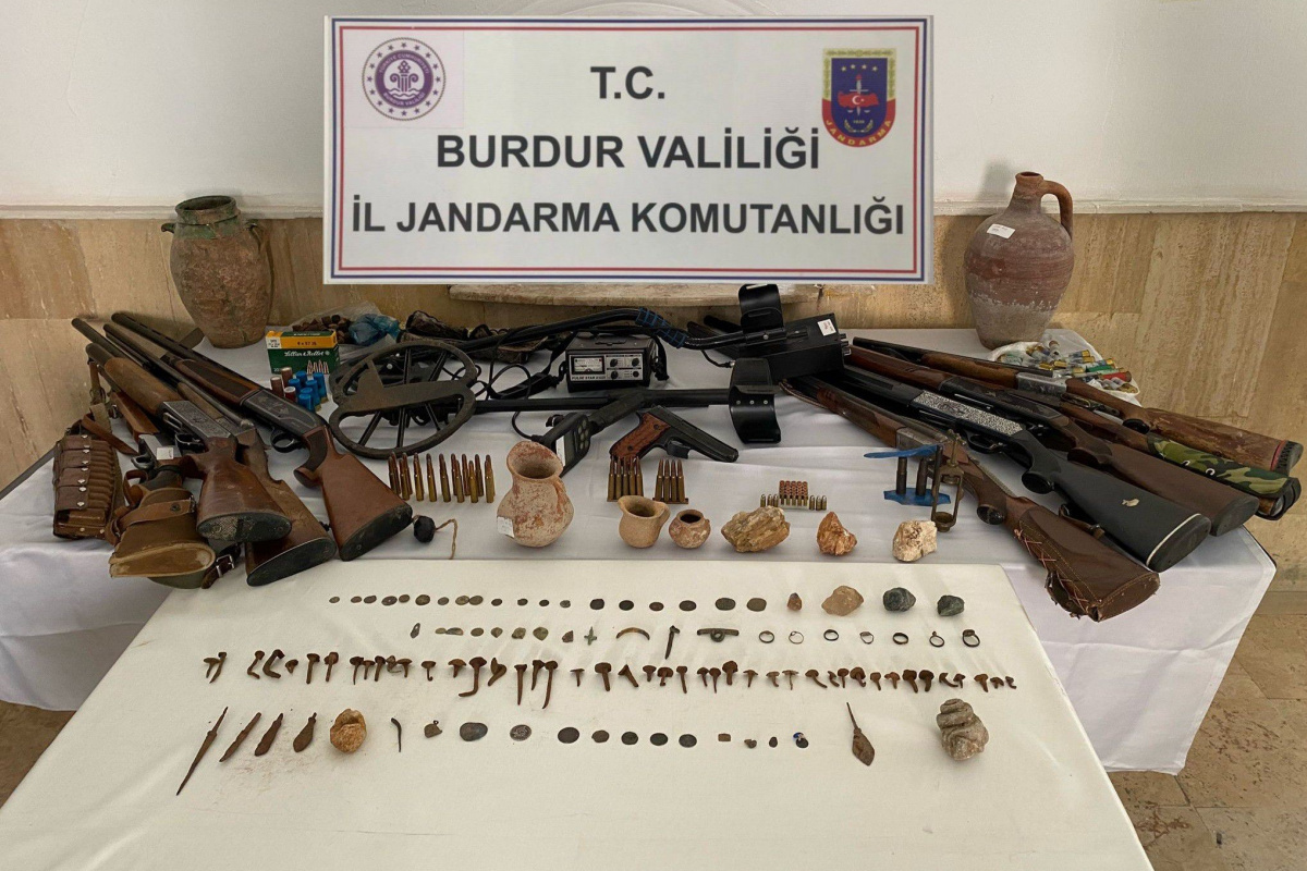 Burdur'da 17 adrese tarihi eser operasyonu