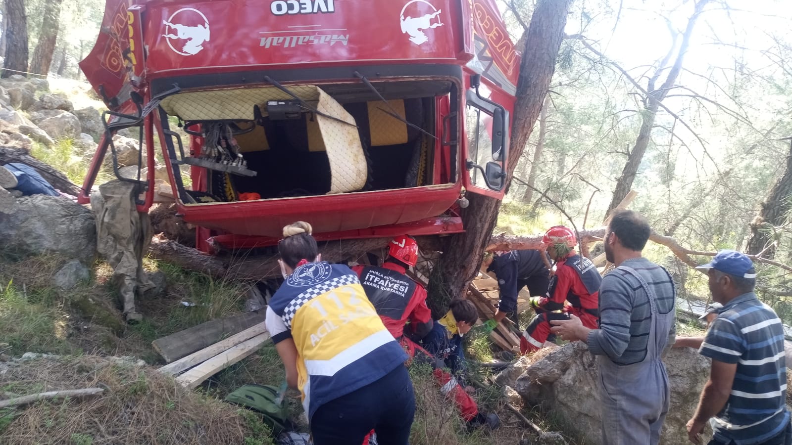 Muğla'da kamyonet şarampole yuvarlandı: 1 ölü, 3 yaralı