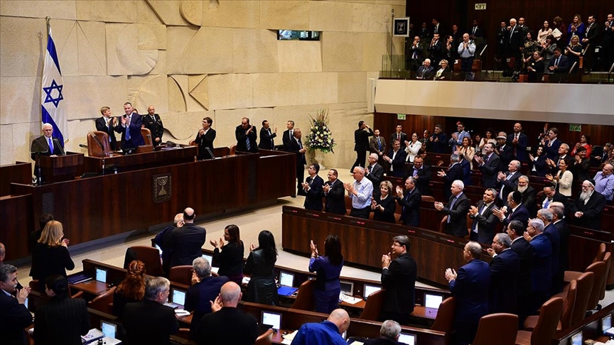 İsrail'de hükümetin Filistinli ortağı koalisyon üyeliğini askıya aldı