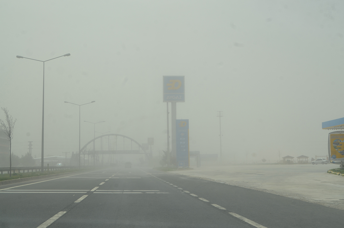 Aksaray - Adana kara yolunda ulaşıma 'kum fırtınası' engeli