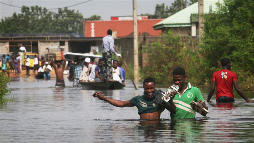 Nijerya'da yüzlerce kişi sel ve kasırga nedeniyle evinden oldu
