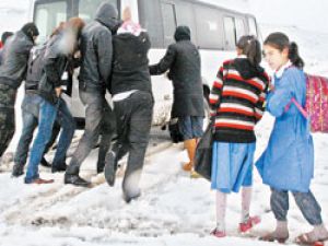 Doğu’da kar okulları tatil etti