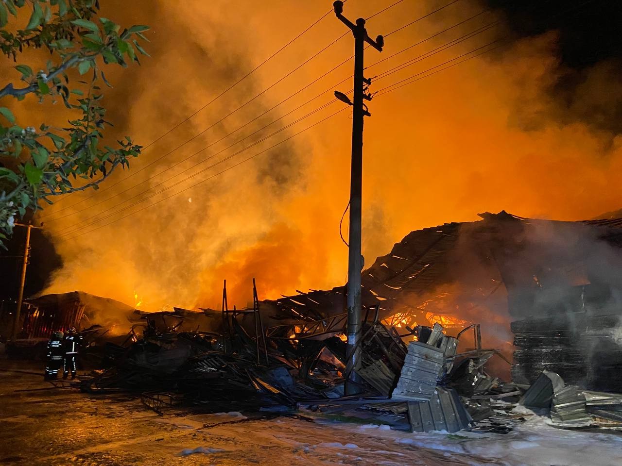 Yalova'da kereste fabrikasında yangın