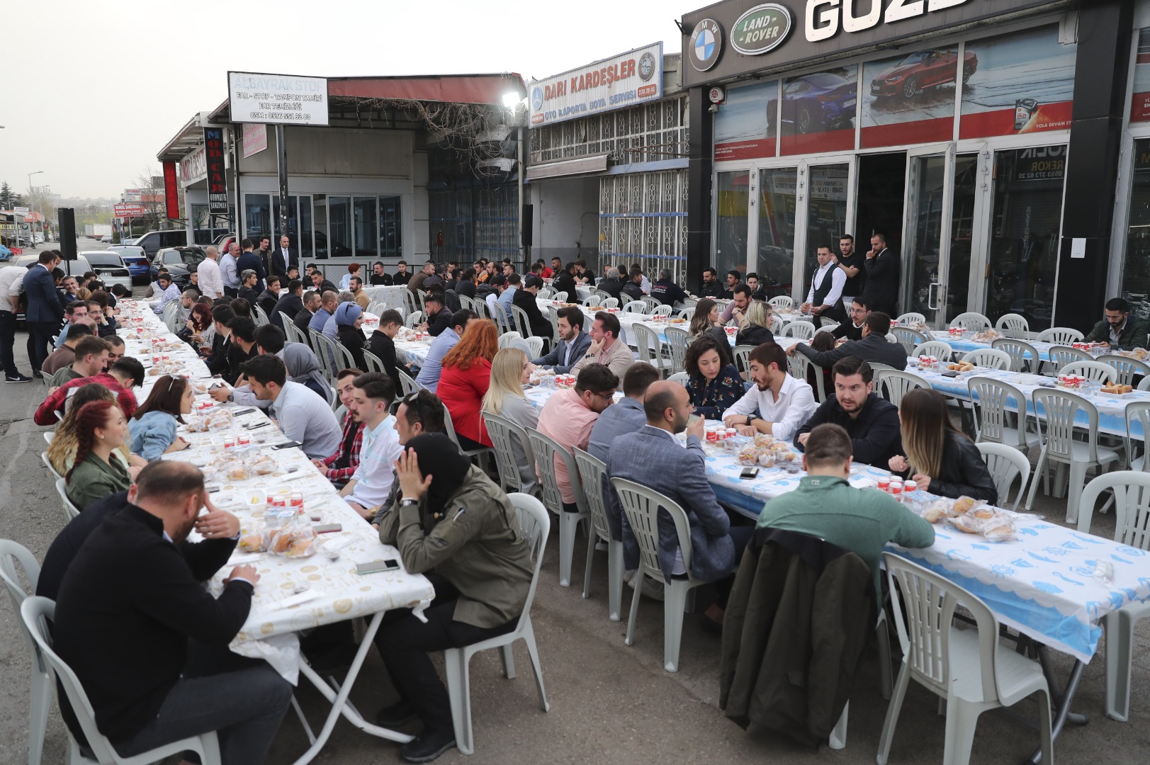 İYİ Parti Genel Başkanı Akşener, oto sanayi çalışanlarıyla iftar yaptı
