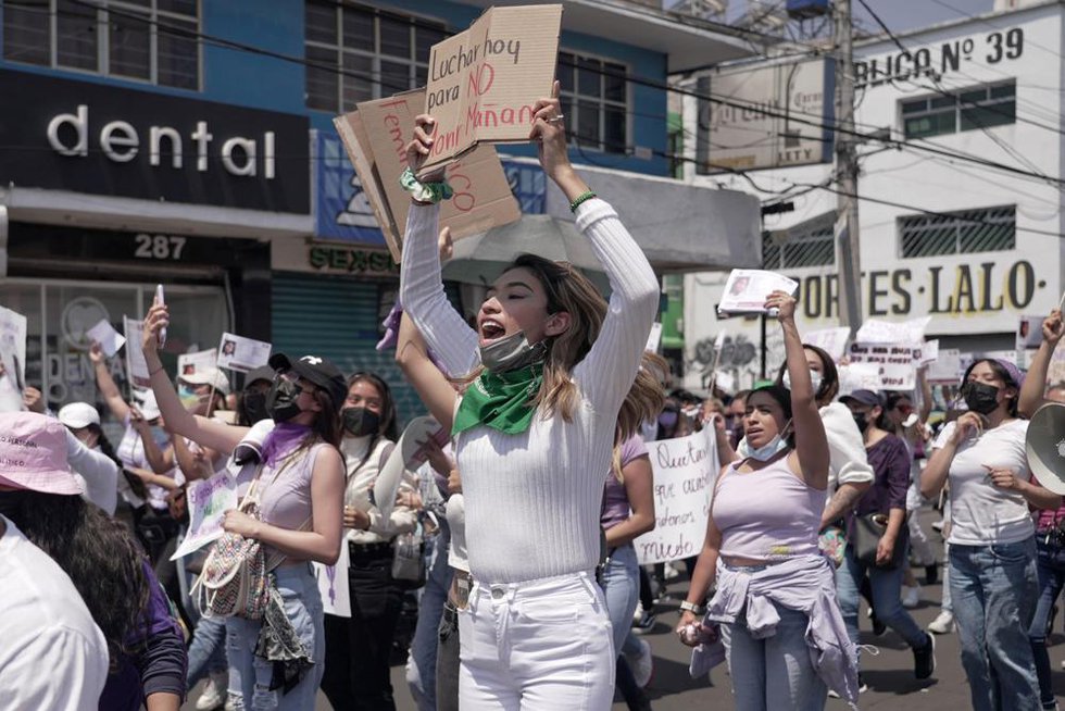 Meksika'da kadınlar şiddete tepki için sokaklara döküldü