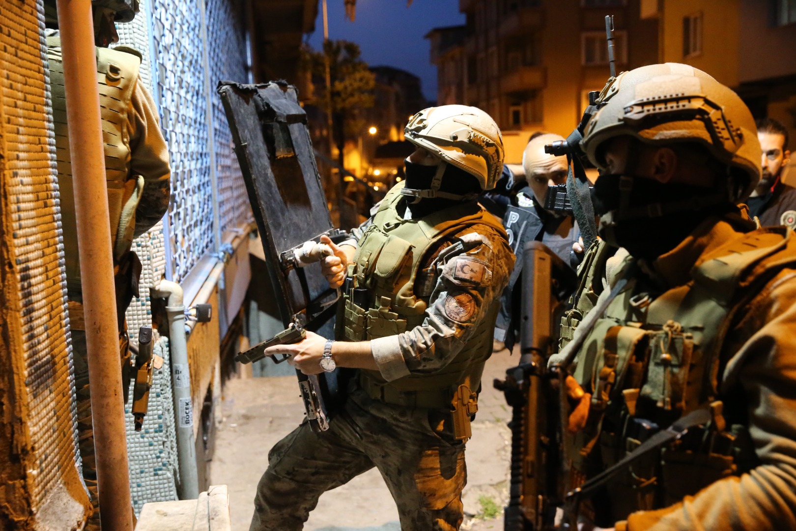 İstanbul'da operasyon: Gözaltılar var