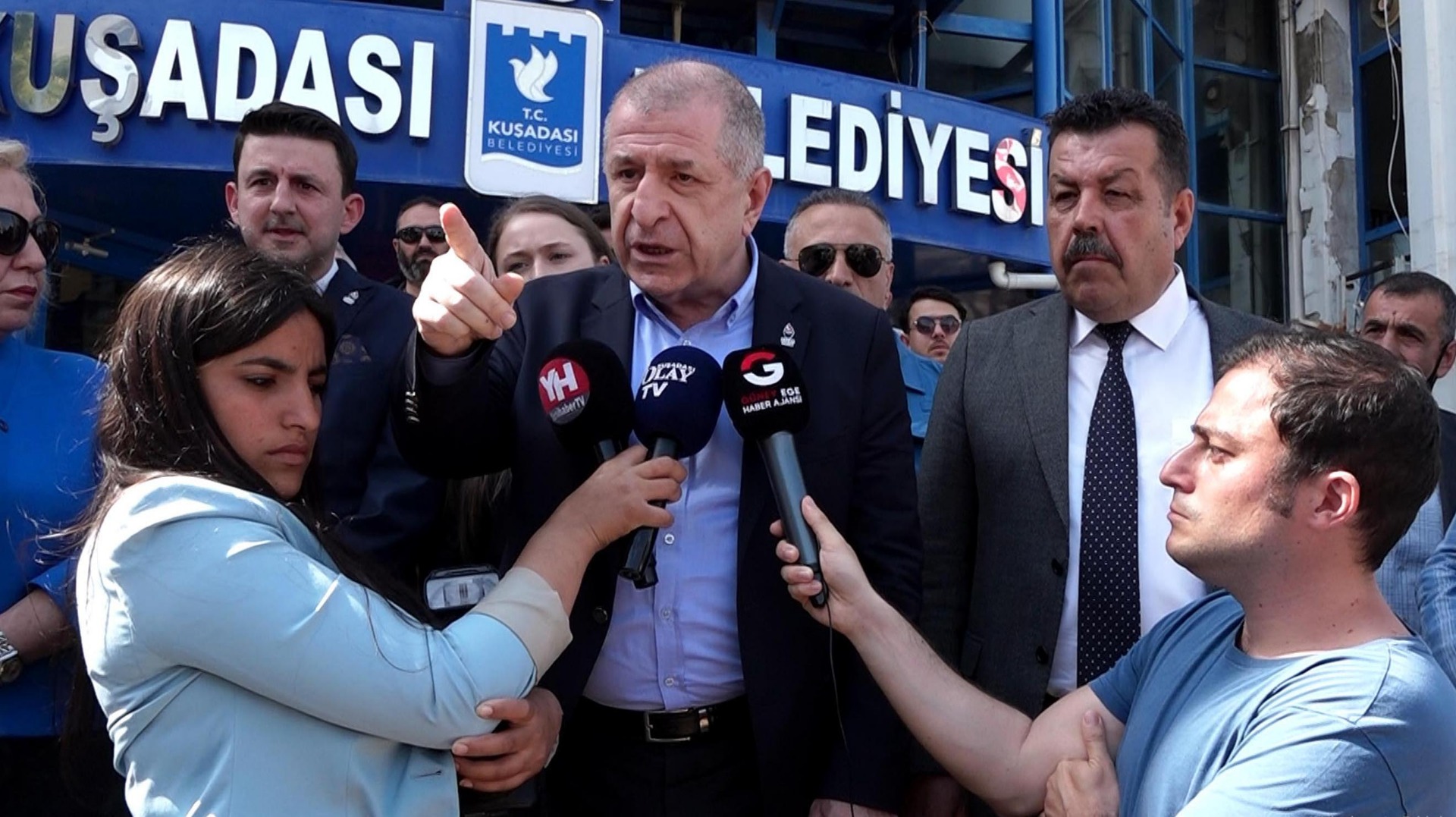 Ümit Özdağ'dan saldırıya uğrayan gazeteci Ergün Poyraz'a destek açıklaması