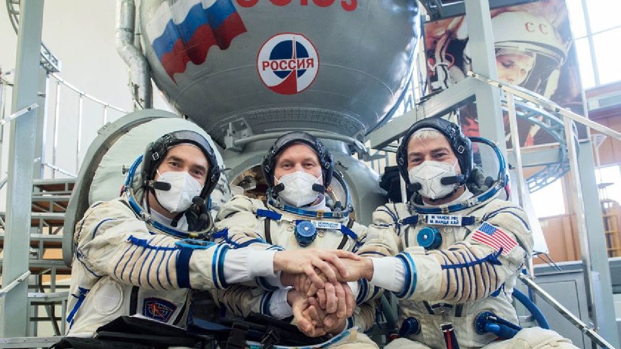 Eski Astronot'tan Rus kozmonotlara göktaşı niteliğinde sözler: Sizin beyniniz yıkanmış