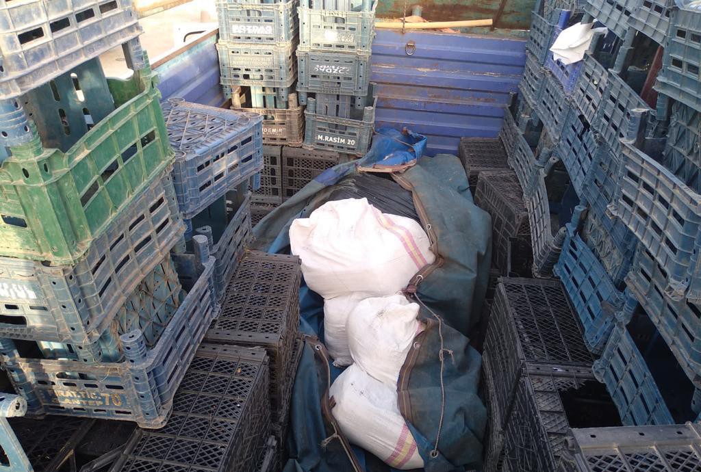 Adana'da sebze-meyve kamyonetinden 113 kilo esrar çıktı