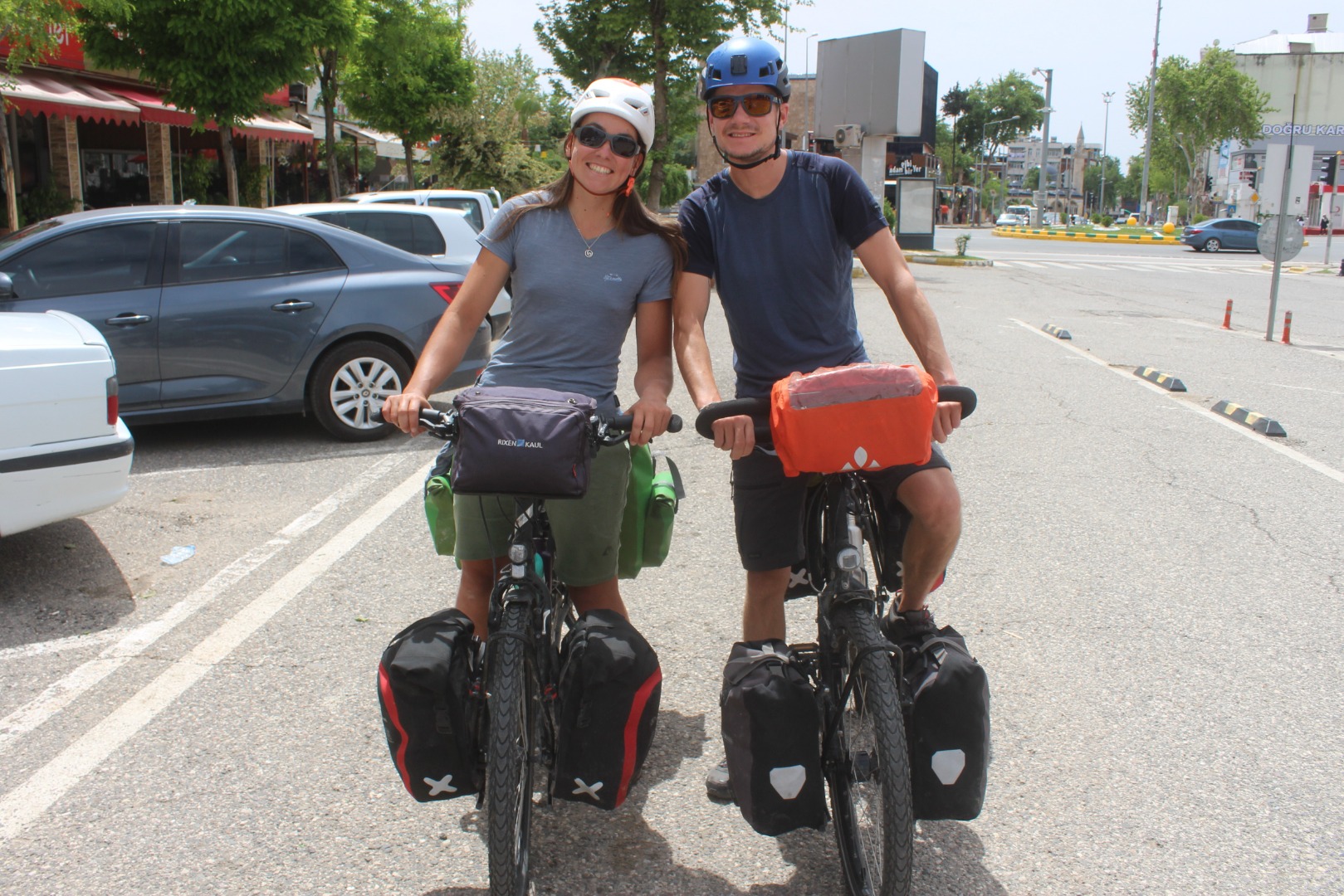 Fransız çift, bisikletle dünyayı geziyor