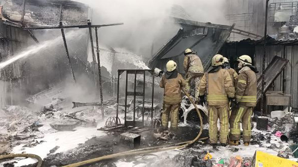 Avcılar’da yangın: 2 kişi hastaneye kaldırıldı