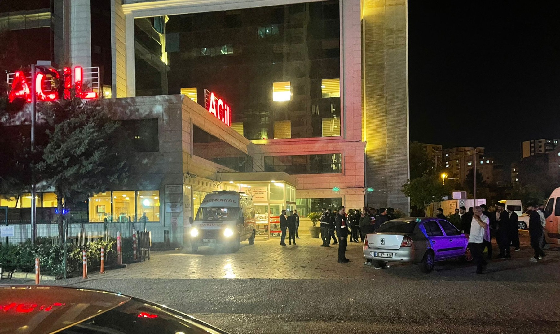 Diyarbakır'da otomobile silahlı saldırı: 2 ölü, 3 yaralı