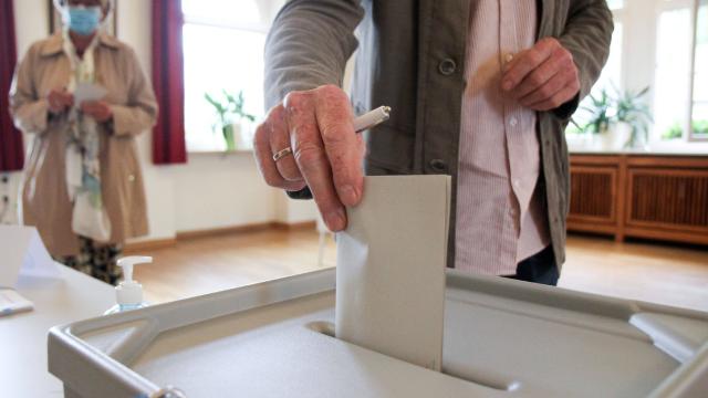 İngiltere'de iktidar partisi yerel seçimlerde 467 sandalye kaybetti