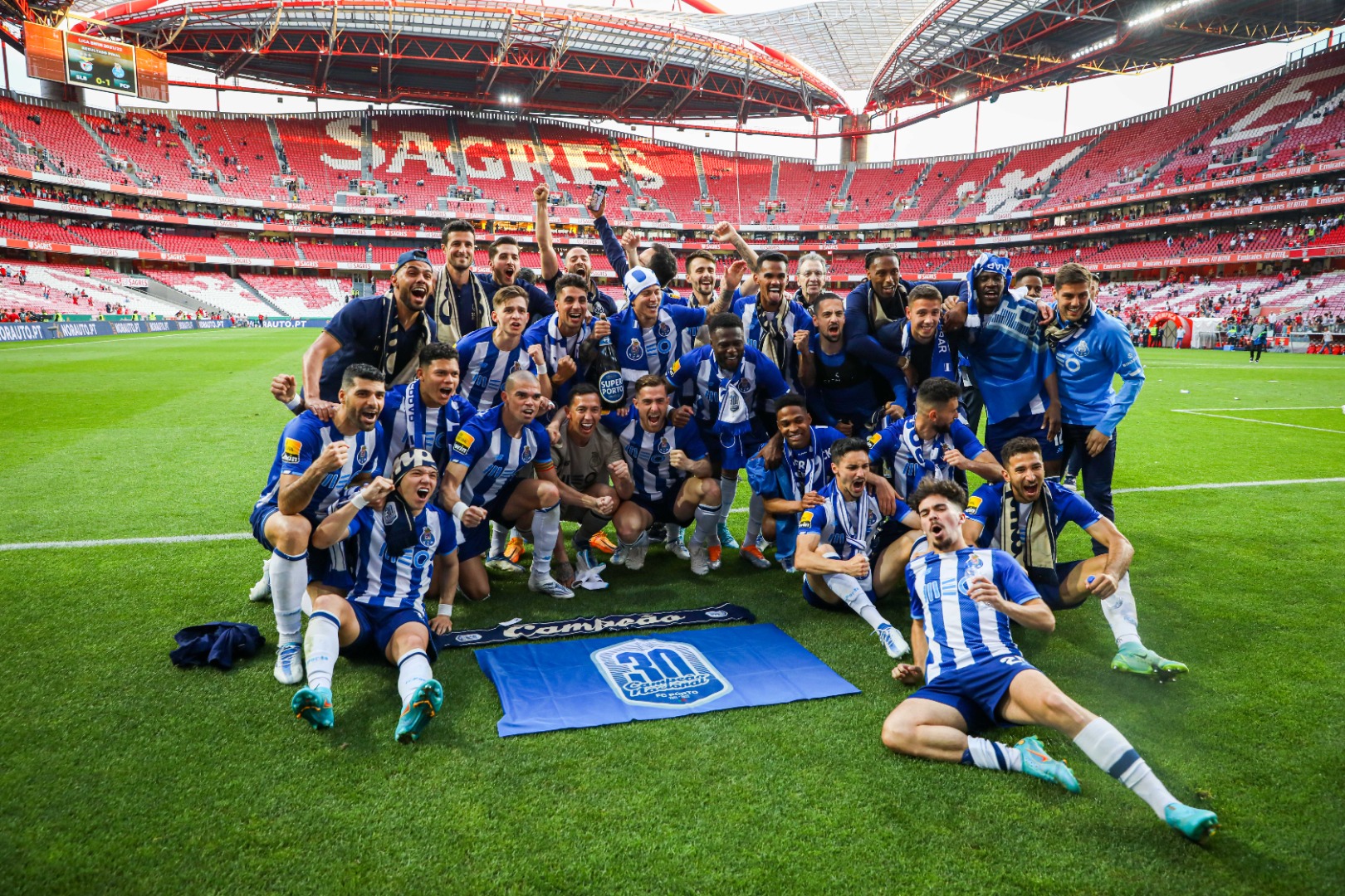 Porto, ezeli rakibinin sahasında şampiyon oldu