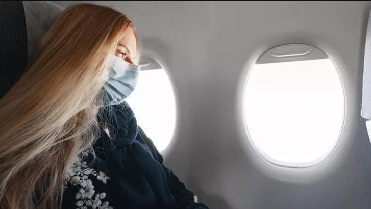 Avrupa'da birçok uçuşta maske zorunluluğu kalkıyor