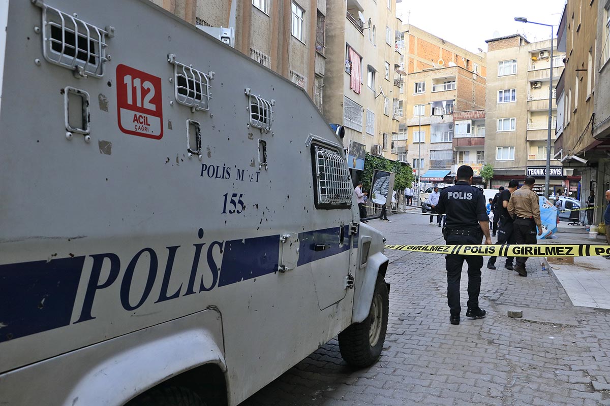 Diyarbakır'da silahlı kavga: 1 ölü, 2 yaralı