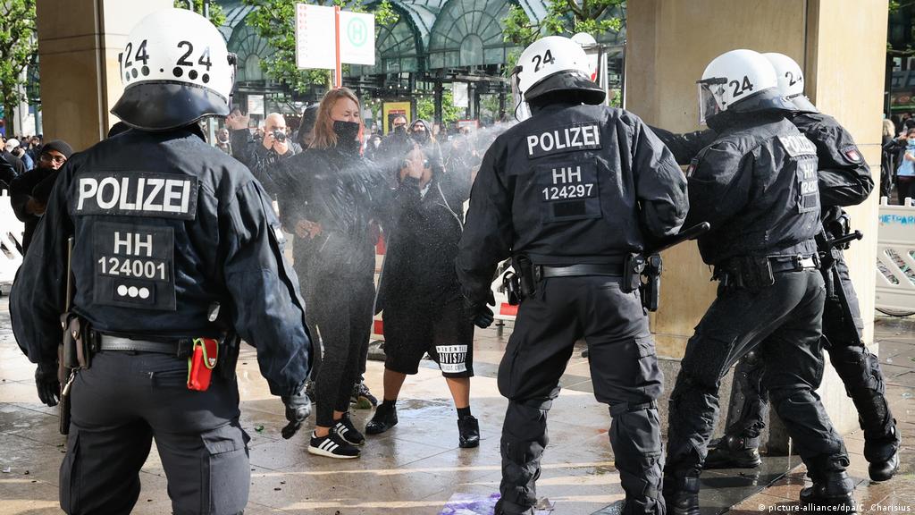 Alman istihbaratı polis teşkilatında 327 aşırı sağcı tespit etti