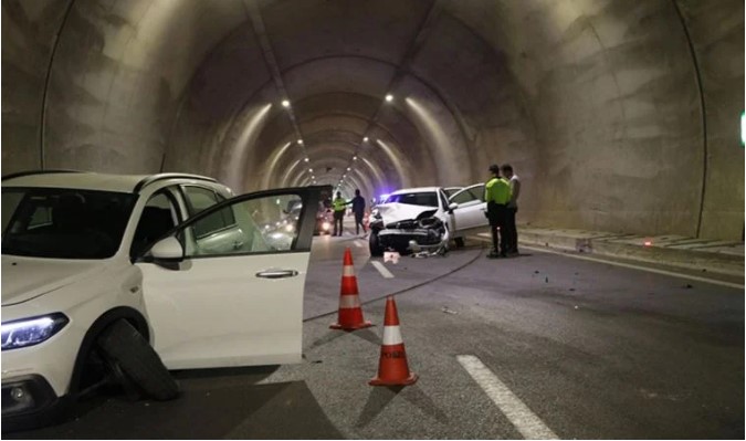 Tünelde zincirleme kaza: 3 yaralı