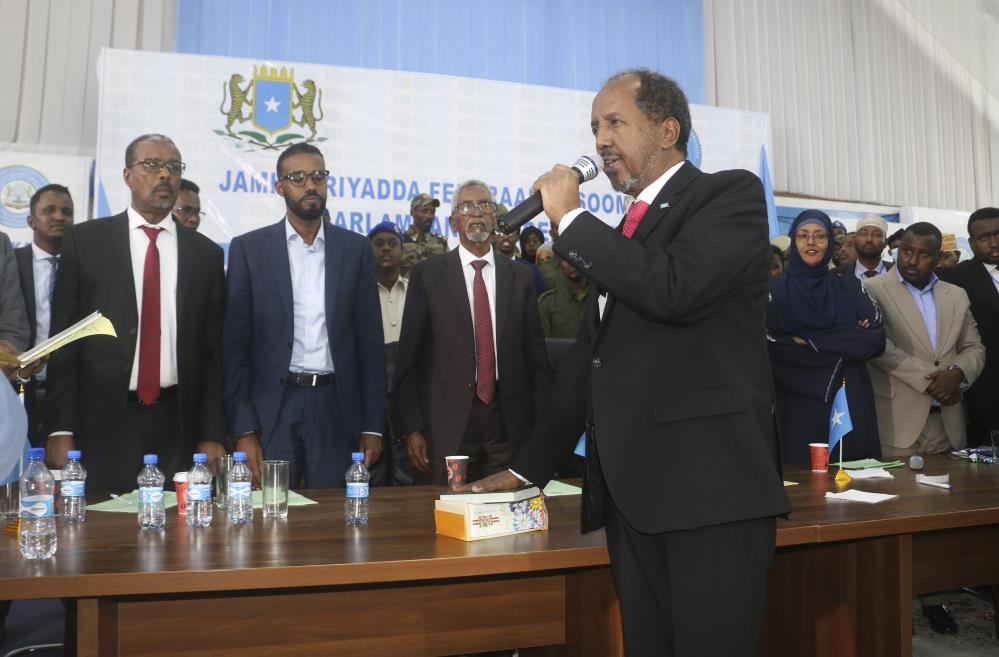 Somali’de eski cumhurbaşkanı üçüncü turda kazanmayı başardı