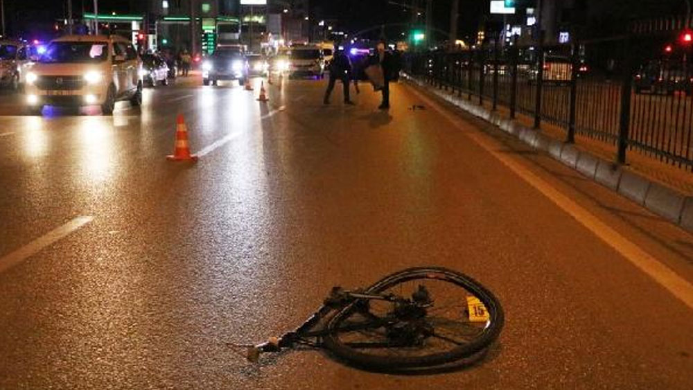 Otomobilin çarptığı bisikletteki Batuhan hayatını kaybetti