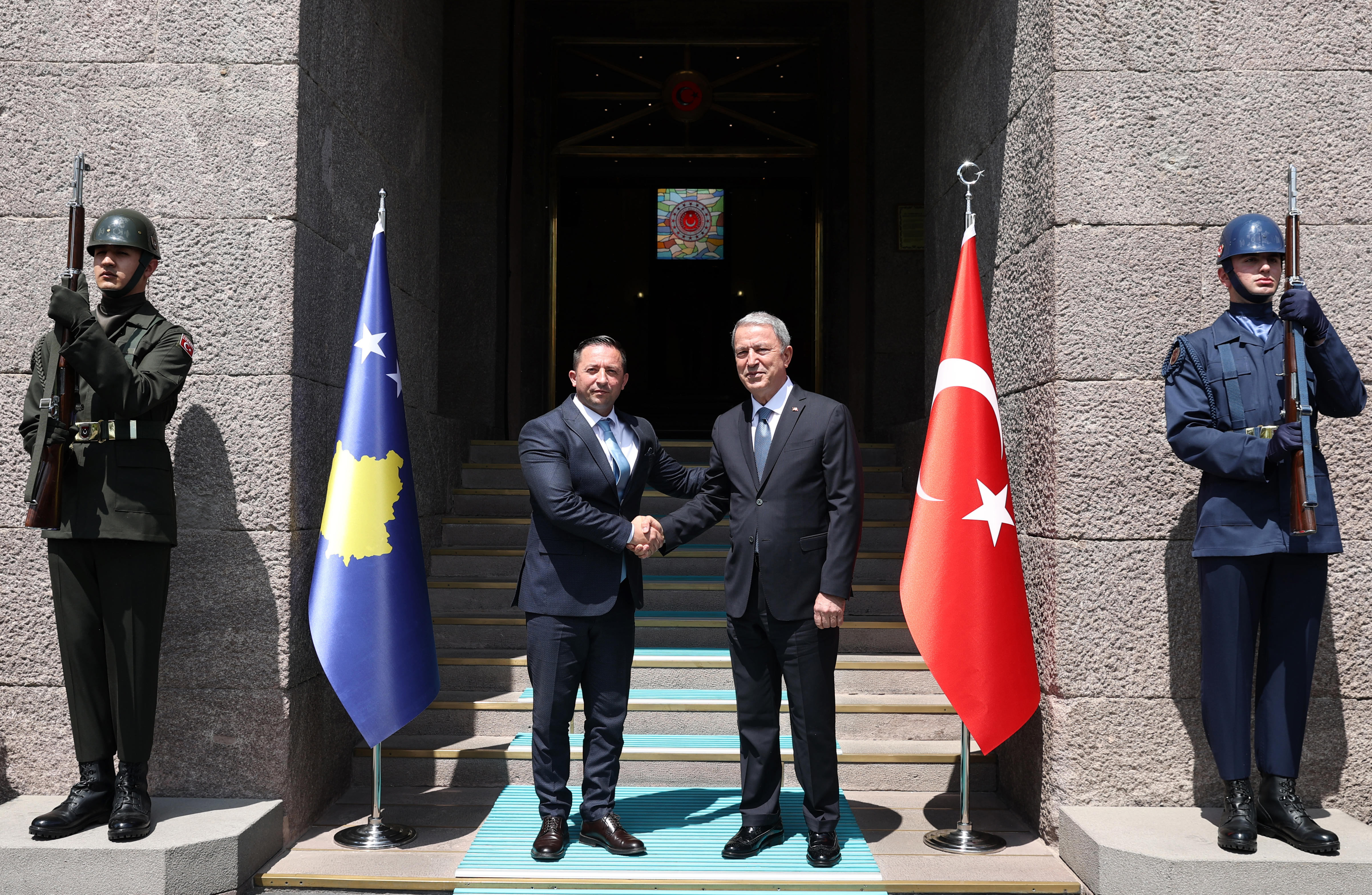 Milli Savunma Bakanı Akar Kosovalı mevkidaşı ile görüştü