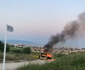 Bursa'da iki otomobil alev alev yandı
