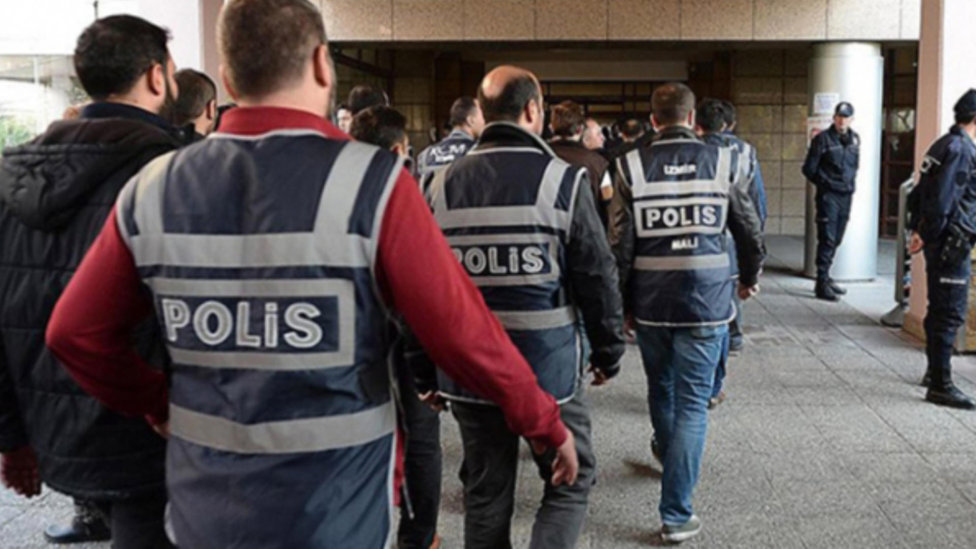 İzmir'de tefecilik operasyonu. 9 şüpheli yakalandı
