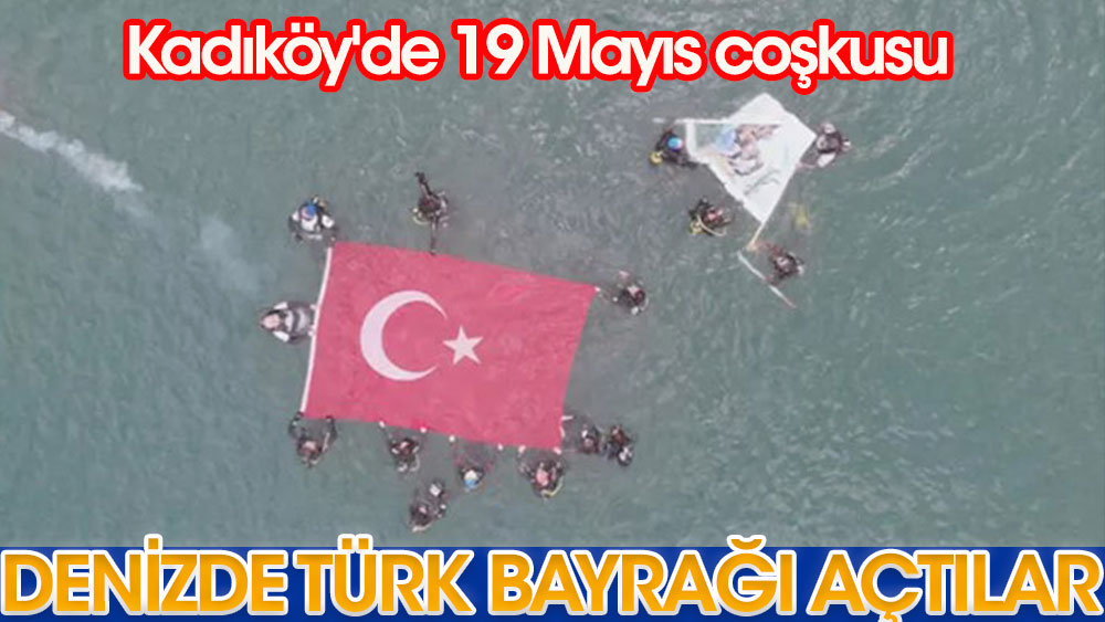 Kadıköy'de 19 Mayıs coşkusu... Denizde Atatürk portresiyle Türk Bayrağı açtılar