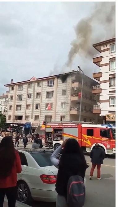 Ankara’da 4 katlı binada korkutan yangın
