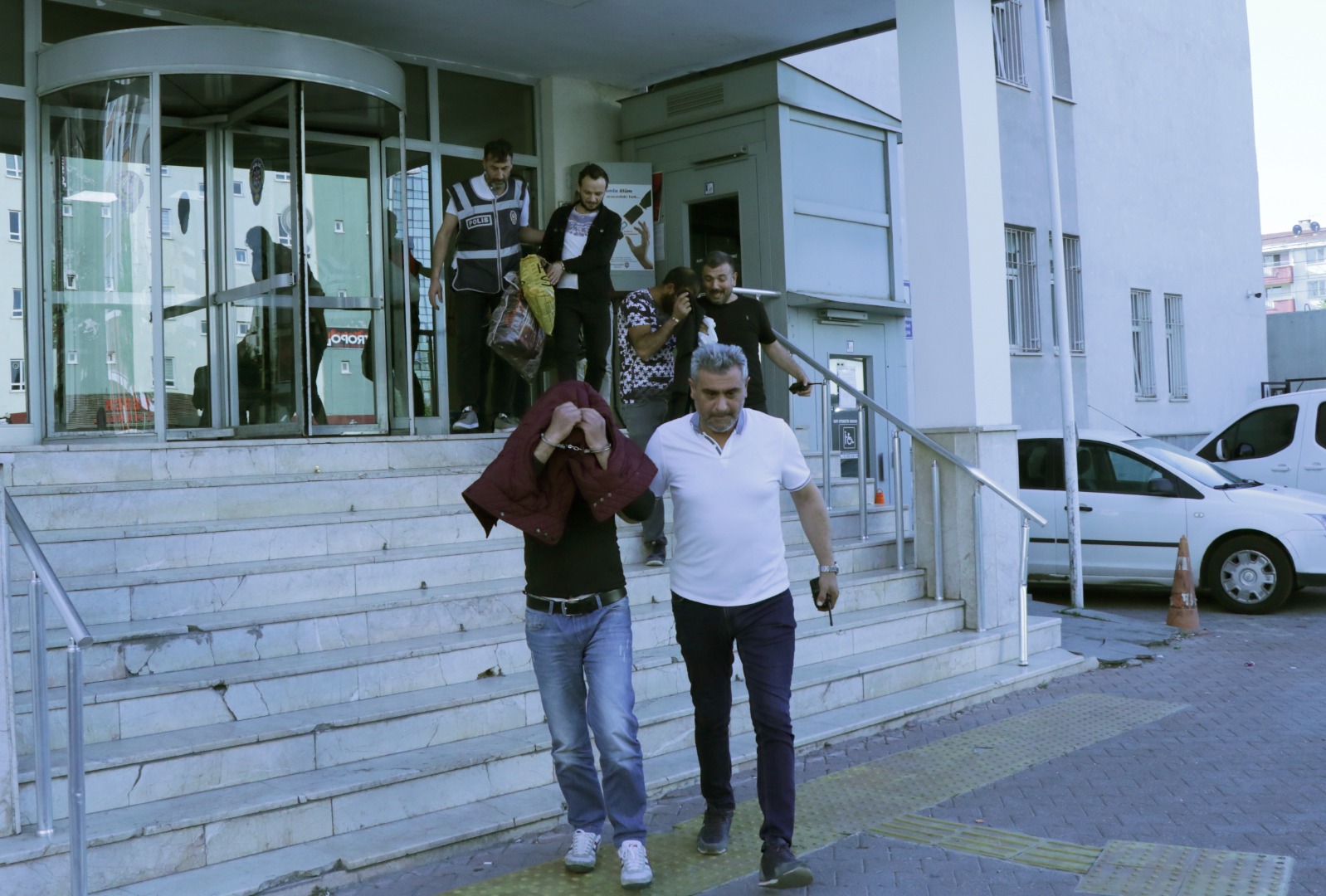Kayseri'de aralarında firari hükümlülerin de bulunduğu 18 zanlı yakalandı