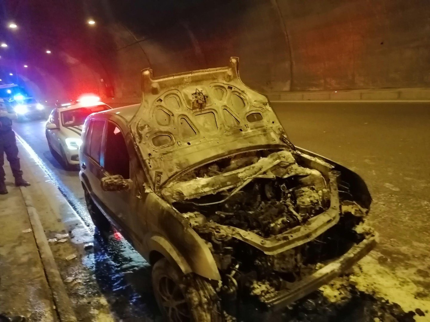 Bolu Dağı Tüneli’nde otomobil alev alev yandı