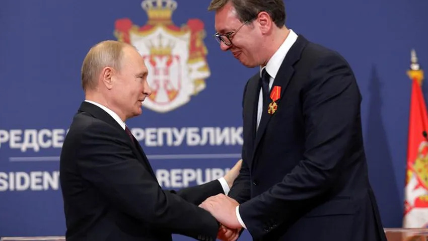 Putin ve Vučić el sıkıştı: Sırbistan üç yıl daha Rus gazı satın alacak