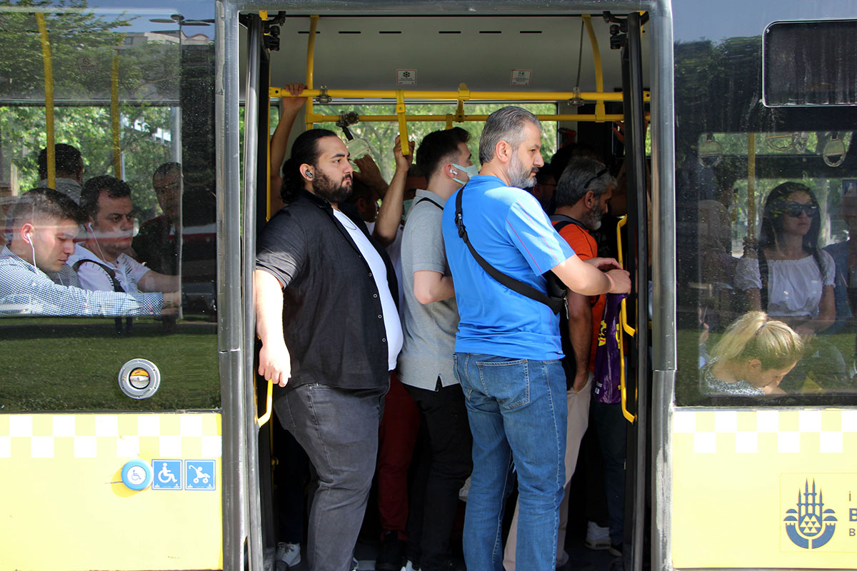 Toplu taşımada maske zorunluluğu kaldırılmasının ardından ilk gün