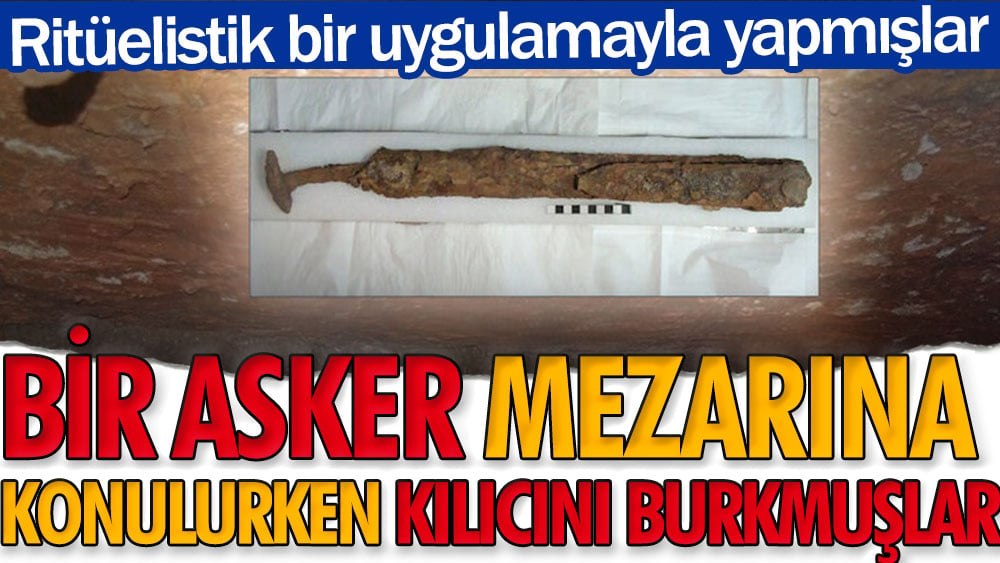 Bir asker mezarına konulurken kılıcını burkmuşlar.  Ritüelistik bir uygulamayla yapmışlar