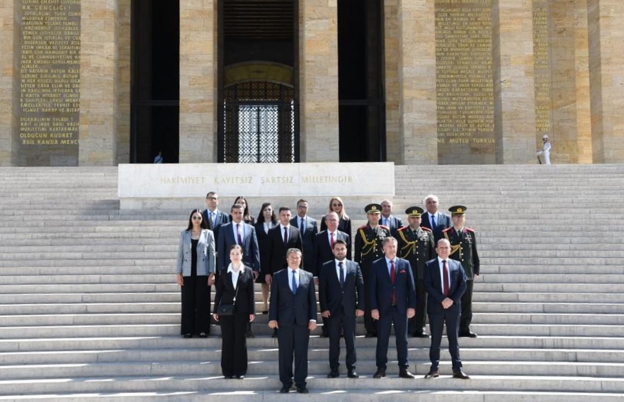 KKTC Başbakanı Ünal Üstel Anıtkabir'i ziyaret etti