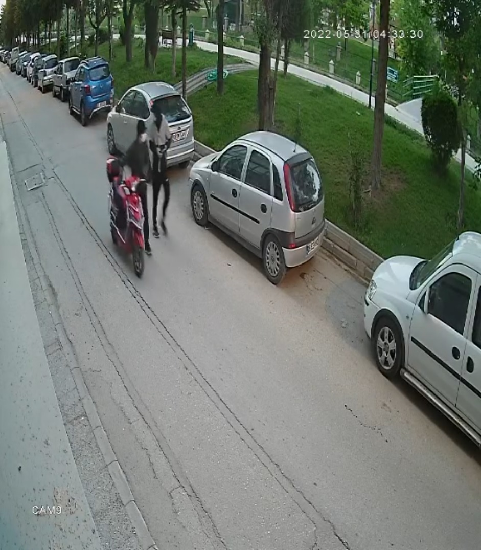 Bisiklet hırsızları kameralara yakalandı