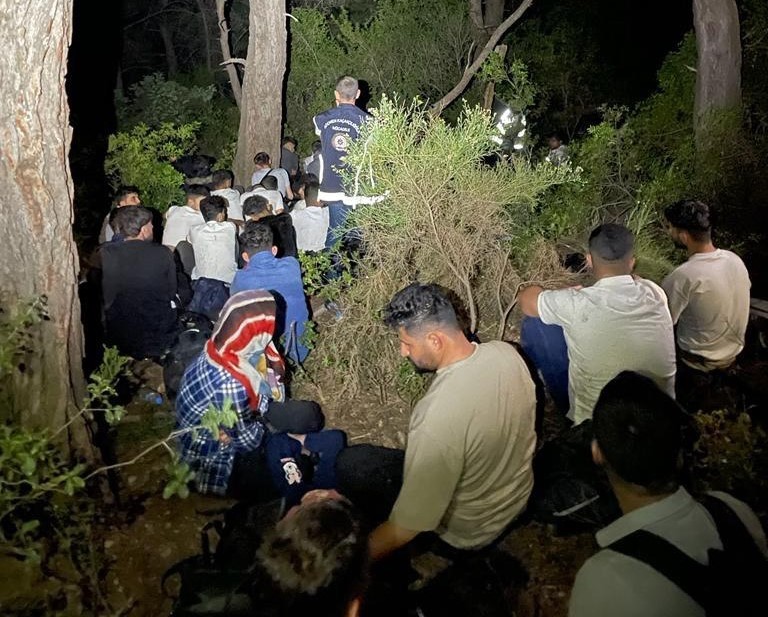 Muğla’da 81 kaçak göçmen ve 6 göçmen kaçakçısı yakalandı