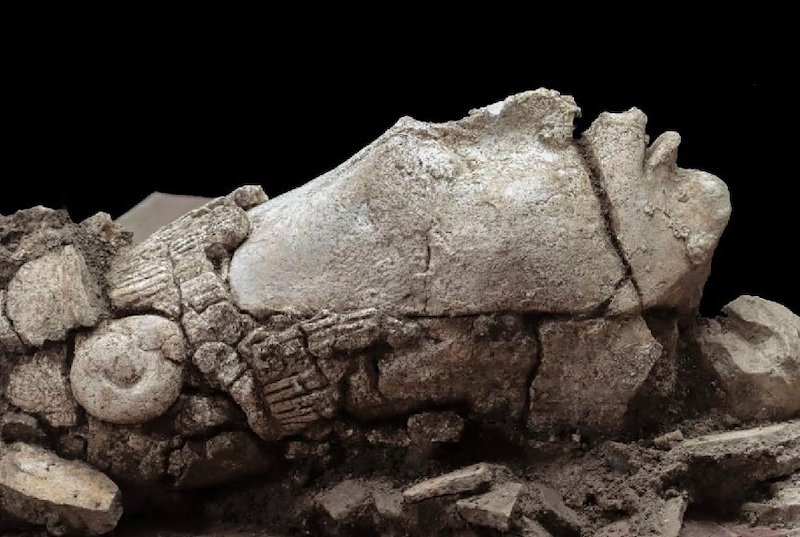 Mayaların Mısır Tanrısı Heykeli yıpranmış biçimde nehir kazısında bulundu
