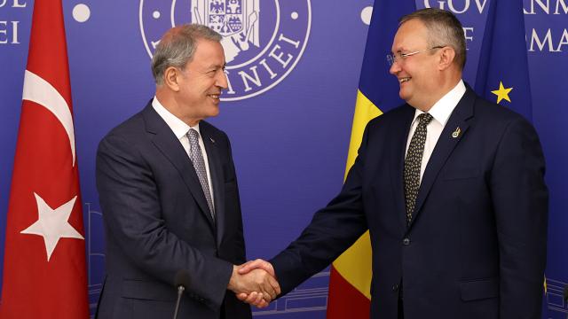 Bakan Akar, Romanya Başbakanı ile görüştü