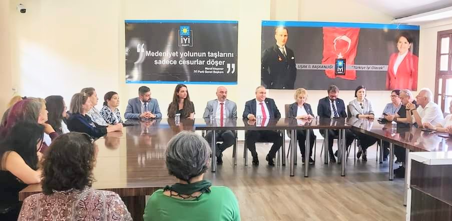 İYİ Parti Uşak'ta Ömer Karakaş'ın katılımıyla istişare toplantısı