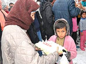Kars'taki Afgan mültecilere yardım