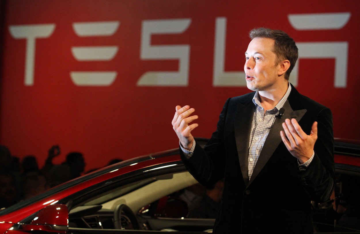 Elon Musk'ın şirketi Tesla 2 yıl boyunca çalışanlarının sosyal medya hesabını izledi