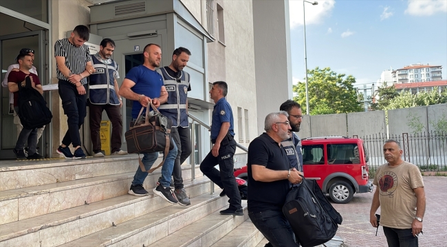Kayseri'de 12'si firari hükümlü 20 kişi yakalandı