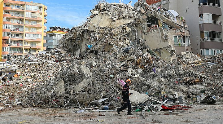 İzmir depreminde 11 kişiye mezar olan Yılmaz Erbek Apartmanı davası sonuçlandı
