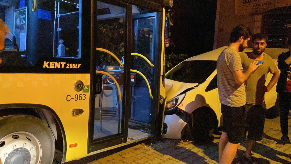 Oto yıkamacı İETT otobüsüyle tur attı araçları parçaladı 