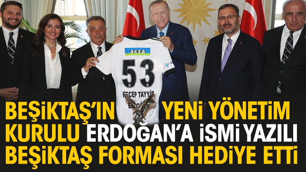 Beşiktaş'ın yeni yönetim Kurulu Erdoğan'a ismi yazılı Beşiktaş forması hediye etti