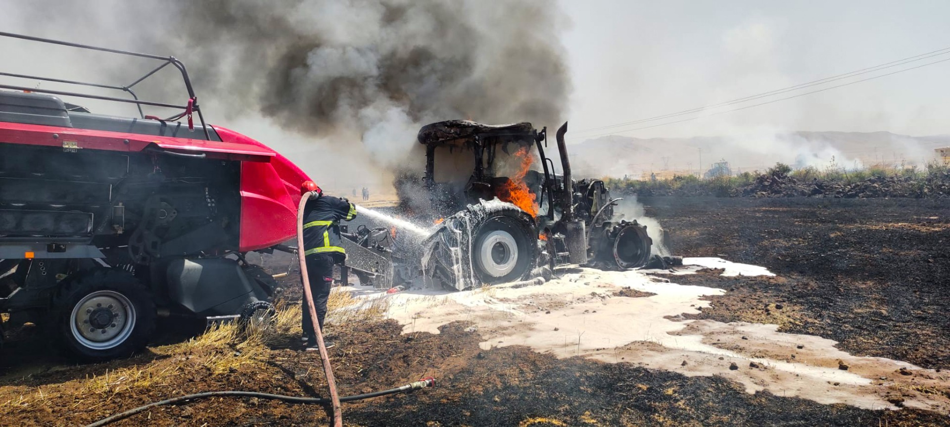 50 dönümlük buğday tarlası alev alev yandı