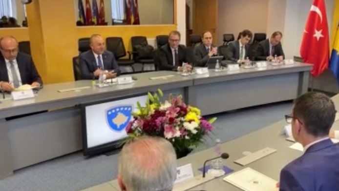 Bakan Çavuşoğlu, Kosova Başbakanı Kurti ile görüştü